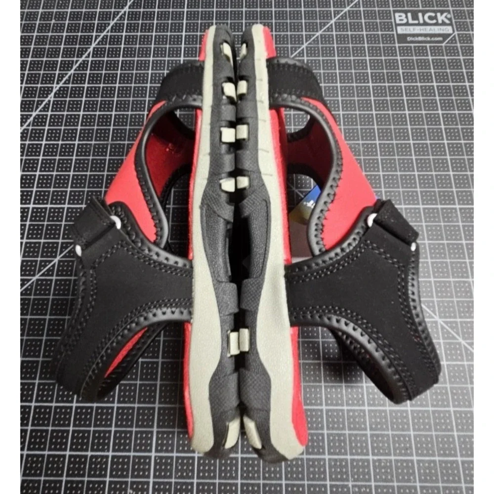 EVEREST Youth big kid Sz 3 textile upper sandals‎ red black cushioned